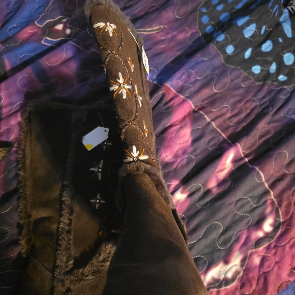 Roxy Brown Wedge Boots with Floral Embellishments - Picture 4 of 5